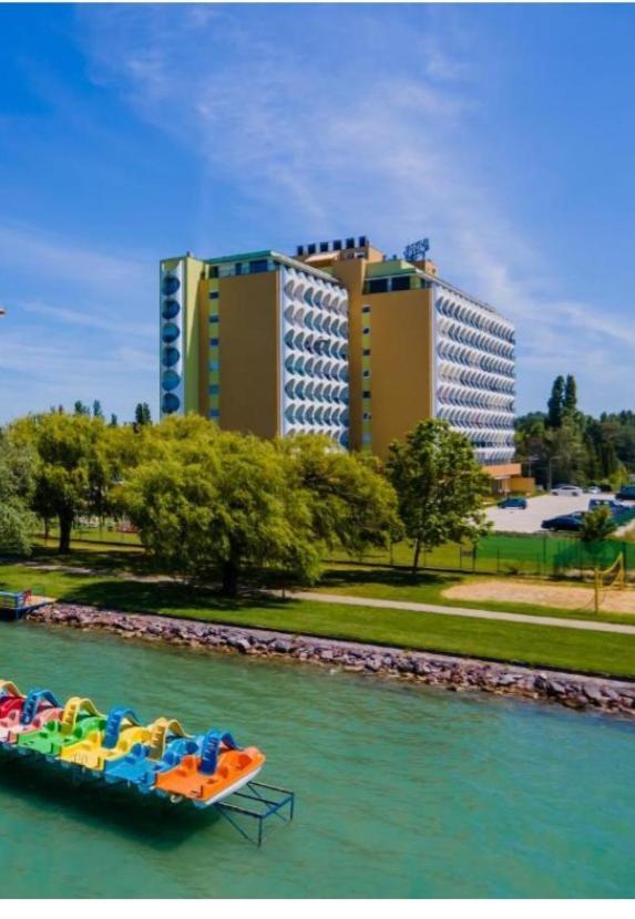 Silver Side Apartments Сиофок Екстериор снимка